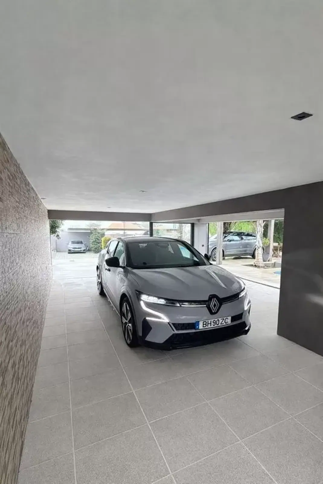 Renault Mégane E-Tech 2023 - 27980 EUR, 31569 km - AUTO.MOTO.pt - 31569km - foto 6 de 14