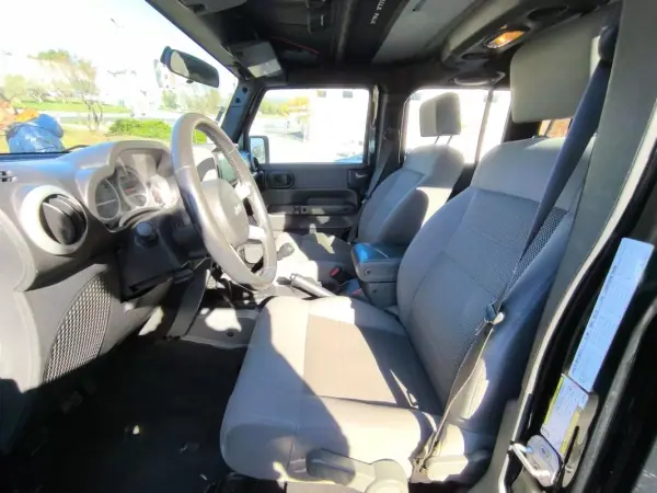Jeep Wrangler Unlimited 2008 - 31890 EUR, 231000 km - AUTO.MOTO.pt - 231000km - foto 7 de 11