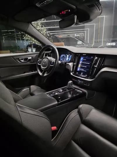 Volvo V60 2021 - 31750 EUR, 57692 km - AUTO.MOTO.pt - 57692km - foto 18 de 23
