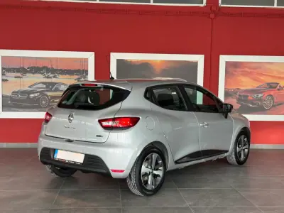Renault Clio 2017 - 11990 EUR, 103171 km - AUTO.MOTO.pt - 103171km - foto 8 de 20