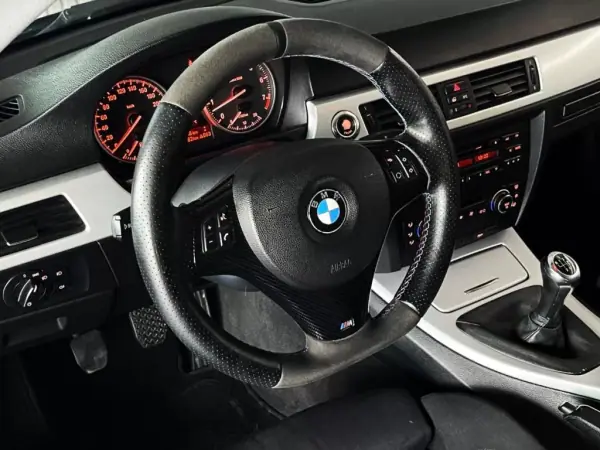BMW 320 2007 - 13500 EUR, 221000 km - AUTO.MOTO.pt - 221000km - foto 24 de 33