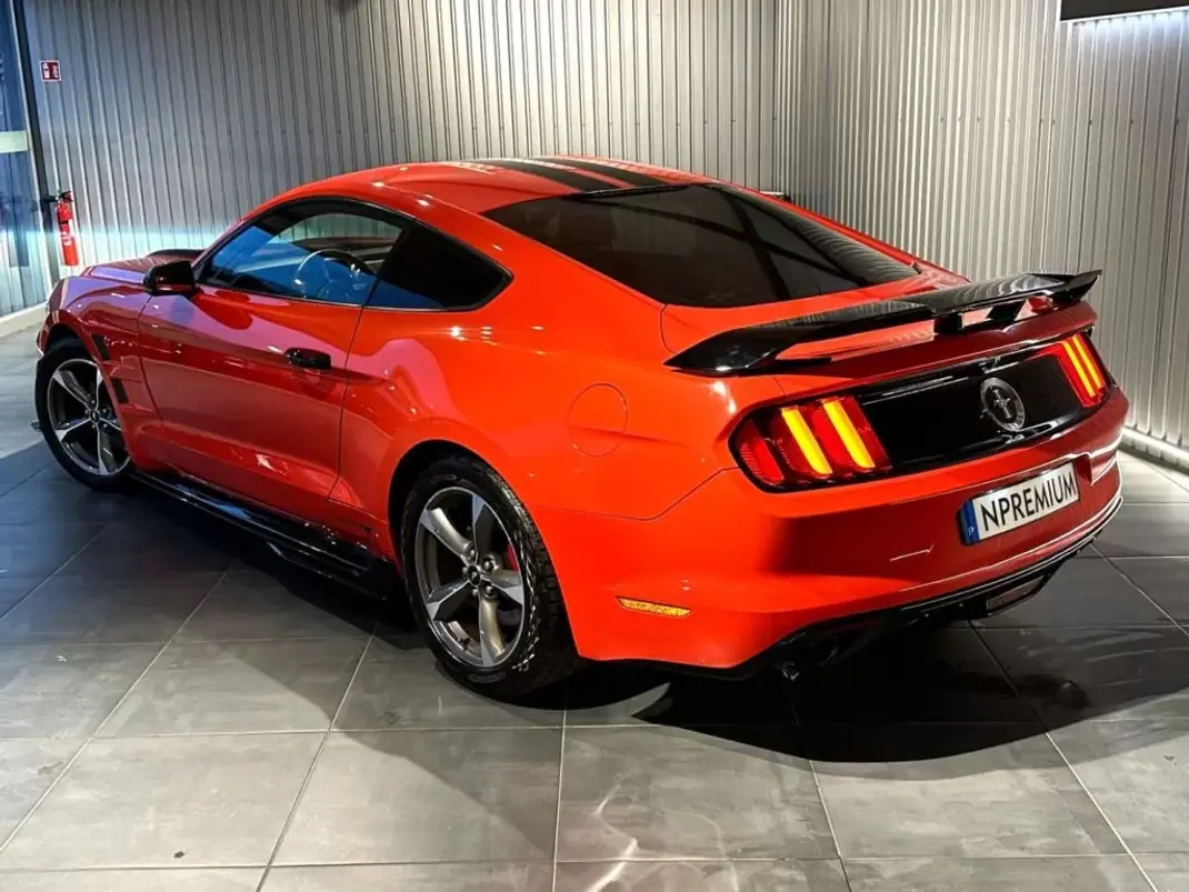 Ford Mustang 2015 - 49990 EUR, 122000 km - AUTO.MOTO.pt - 122000km - foto 5 de 54