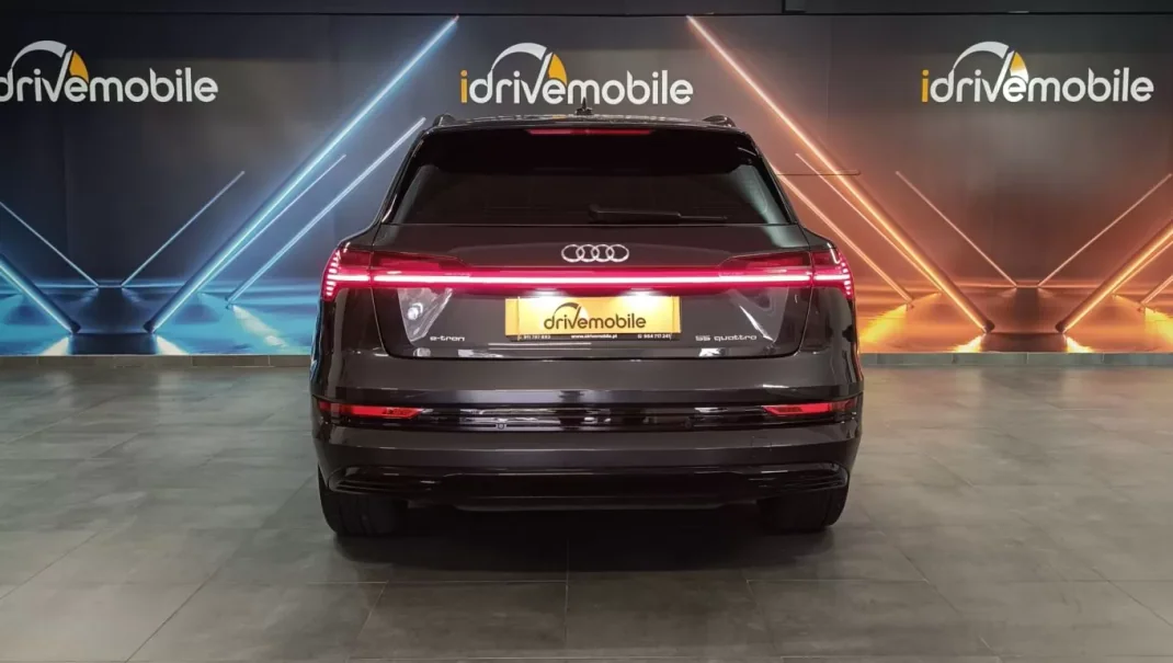 Audi e-tron 2019 - 42900 EUR, 78950 km - AUTO.MOTO.pt - 78950km - foto 4 de 58