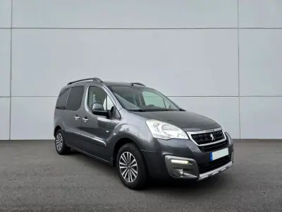 Peugeot Partner 2017 - 12490 EUR, 129000 km - AUTO.MOTO.pt - 129000km - foto 4 de 27