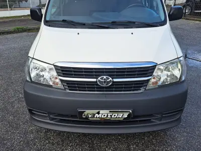 Toyota HiAce 2010 - 12500 EUR, 331380 km - AUTO.MOTO.pt - 331380km - foto 3 de 30