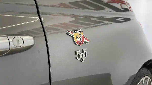 Abarth 595 2021 - 21990 EUR, 52892 km - AUTO.MOTO.pt - 52892km - foto 15 de 48