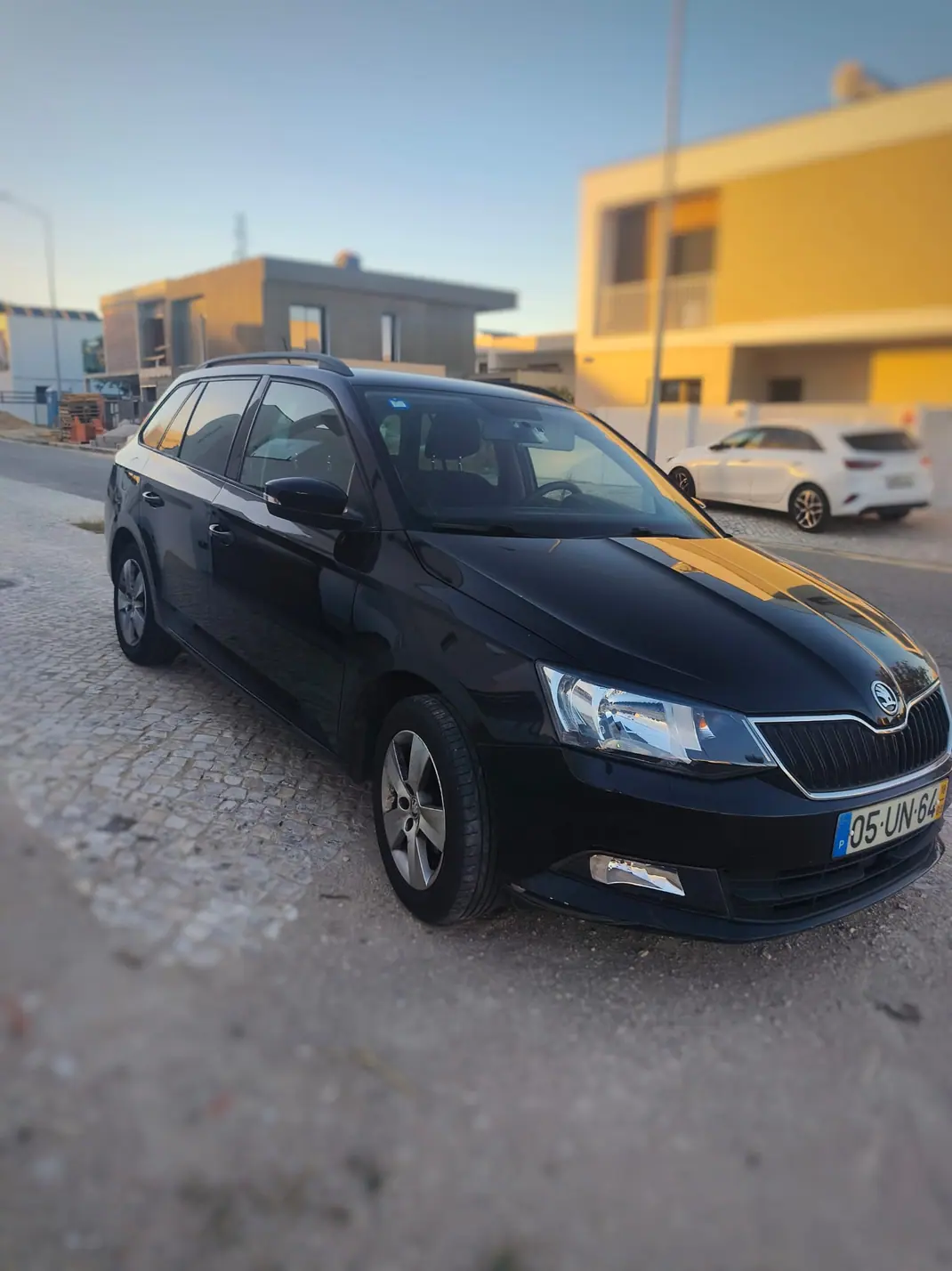 Skoda Fabia Break 2018 - 9990 EUR, 82200 km - AUTO.MOTO.pt - 82200km - foto 3 de 8