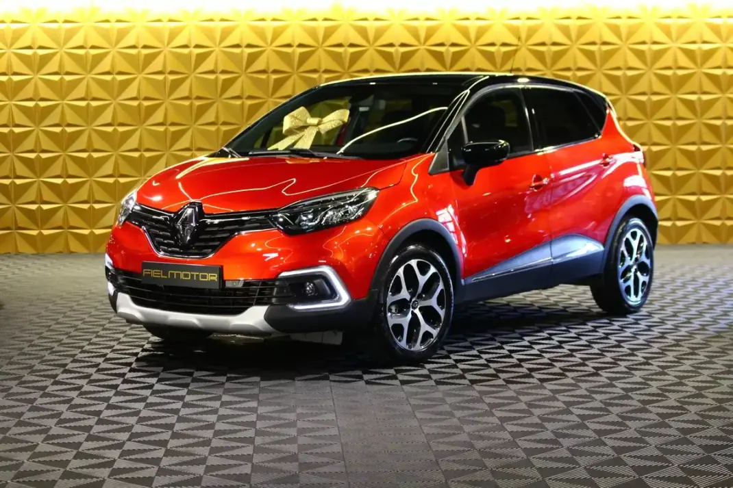 Renault Captur 2019 - 14900 EUR, 80047 km - AUTO.MOTO.pt - 80047km - foto 1 de 31