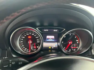 Mercedes-Benz CLA 220 2018 - 22000 EUR, 136295 km - AUTO.MOTO.pt - 136295km - foto 14 de 15