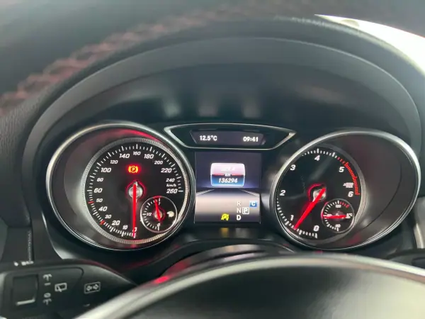Mercedes-Benz CLA 220 2018 - 22000 EUR, 136295 km - AUTO.MOTO.pt - 136295km - foto 14 de 15