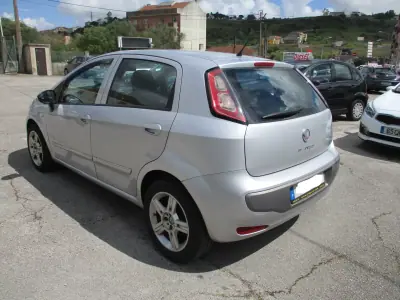 Fiat Grande Punto 2009 - 5900 EUR, 168000 km - AUTO.MOTO.pt - 168000km - foto 6 de 11