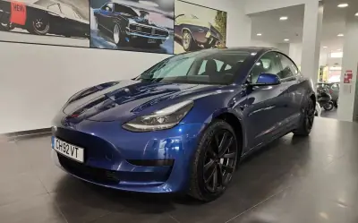 Tesla Model 3 2021 - 25990 EUR, 100000 km - AUTO.MOTO.pt - 100000km - foto 1 de 46