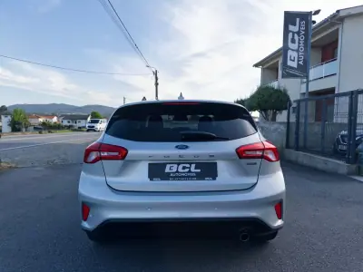 Ford Focus 2018 - 13990 EUR, 90000 km - AUTO.MOTO.pt - 90000km - foto 32 de 36