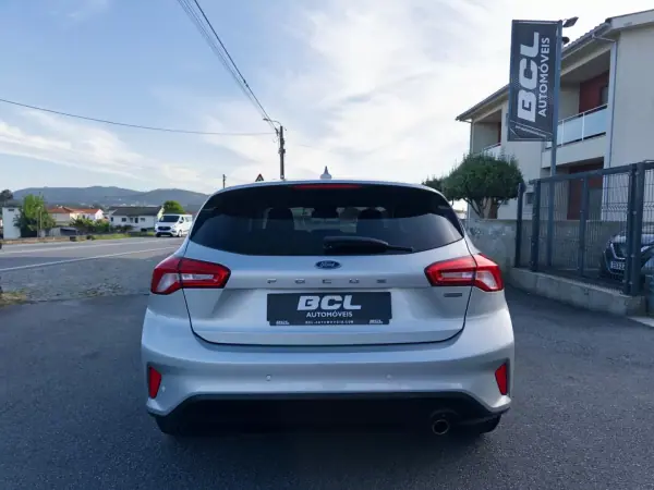 Ford Focus 2018 - 12990 EUR, 90000 km - AUTO.MOTO.pt - 90000km - foto 32 de 36