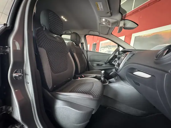 Renault Captur 2017 - 15990 EUR, 80345 km - AUTO.MOTO.pt - 80345km - foto 13 de 21