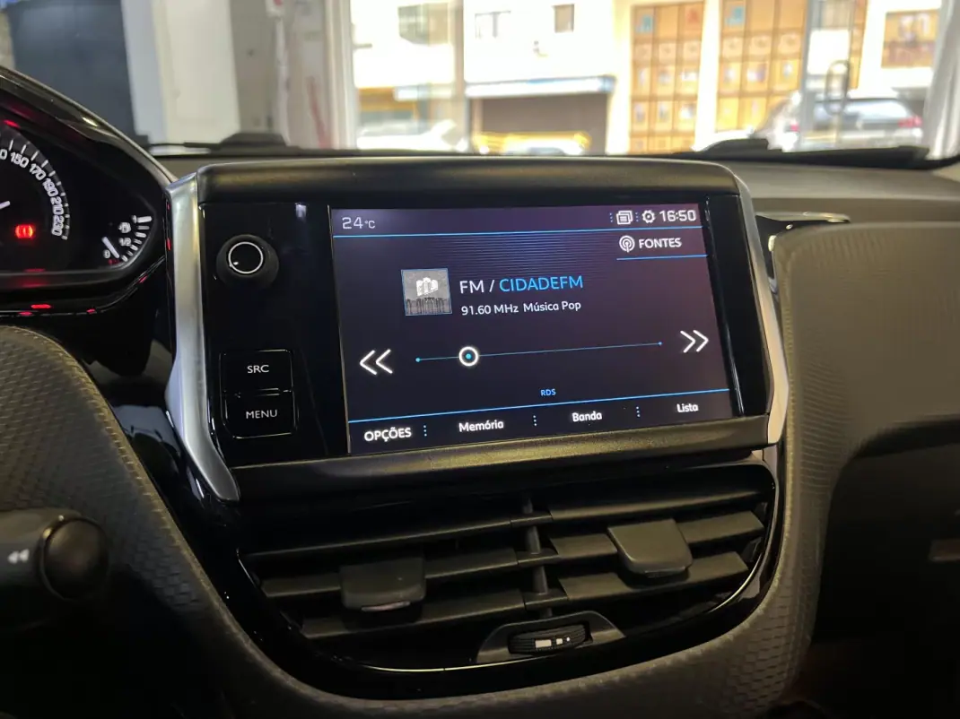 Peugeot 2008 2017 - 10990 EUR, 95000 km - 95000km - foto 18 de 43