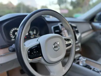 Volvo XC 90 2016 - 24999 EUR, 180000 km - AUTO.MOTO.pt - 180000km - foto 18 de 25