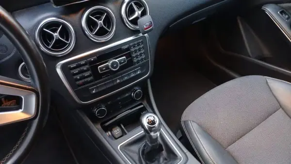 Mercedes-Benz A 200 2014 - 15990 EUR, 206000 km - AUTO.MOTO.pt - 206000km - foto 12 de 16