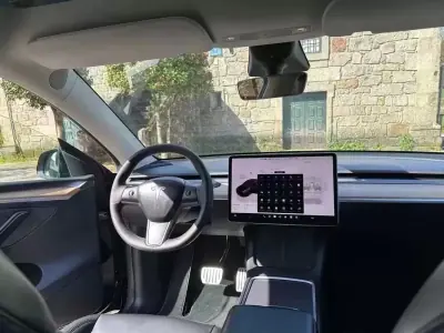 Tesla Model Y 2022 - 39999 EUR, 101000 km - AUTO.MOTO.pt - 101000km - foto 15 de 23