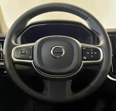 Volvo V60 2025 - 43500 EUR, 1900 km - AUTO.MOTO.pt - 1900km - foto 10 de 35