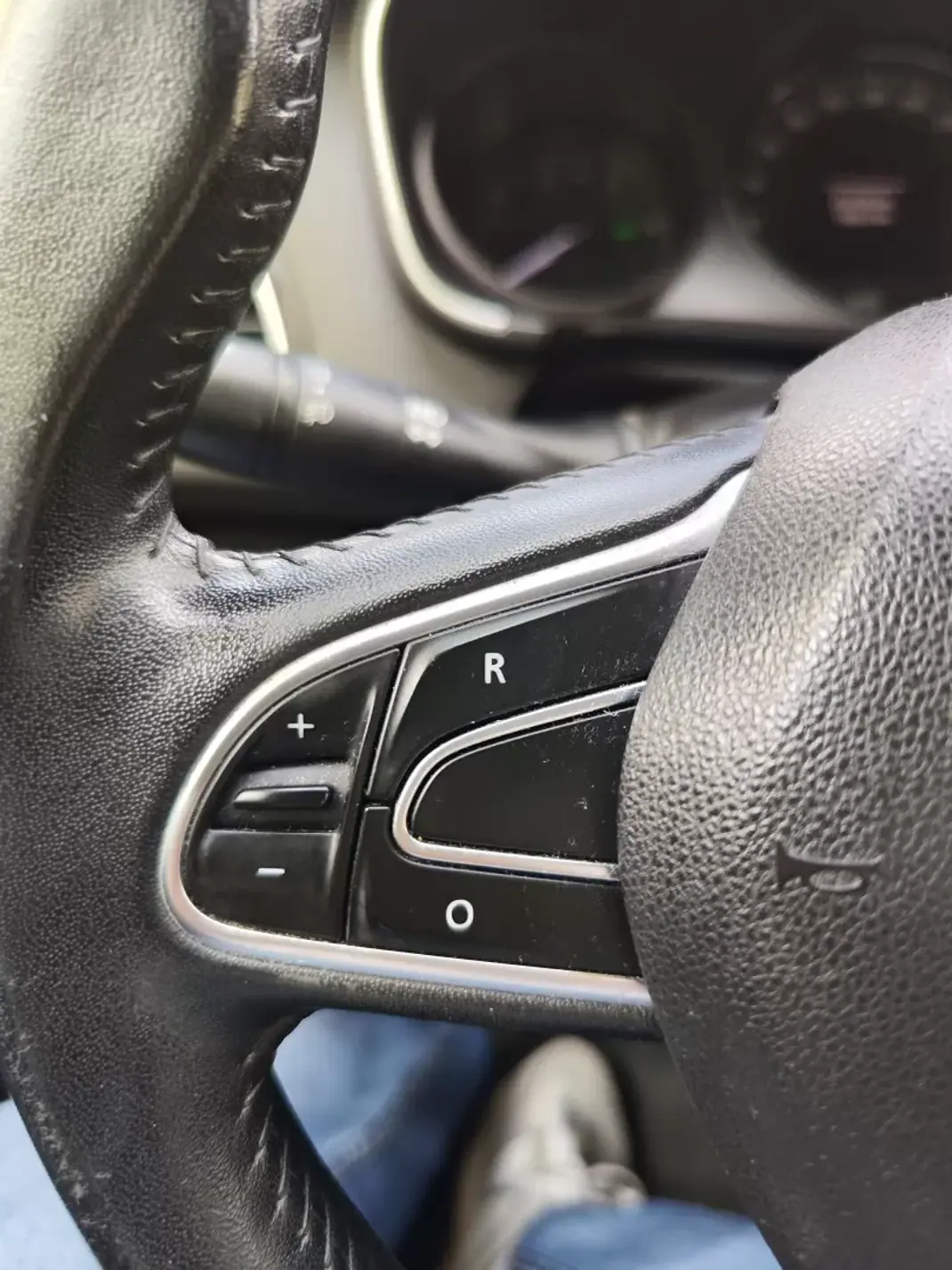Renault Mégane 2016 - 8780 EUR, 252000 km - AUTO.MOTO.pt - 252000km - foto 28 de 36