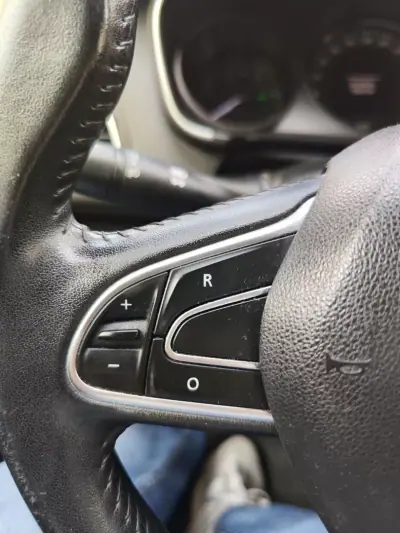 Renault Mégane 2016 - 8780 EUR, 252000 km - AUTO.MOTO.pt - 252000km - foto 28 de 36