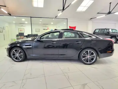 Jaguar XJ 2012 - 19950 EUR, 255600 km - AUTO.MOTO.pt - 255600km - foto 10 de 33