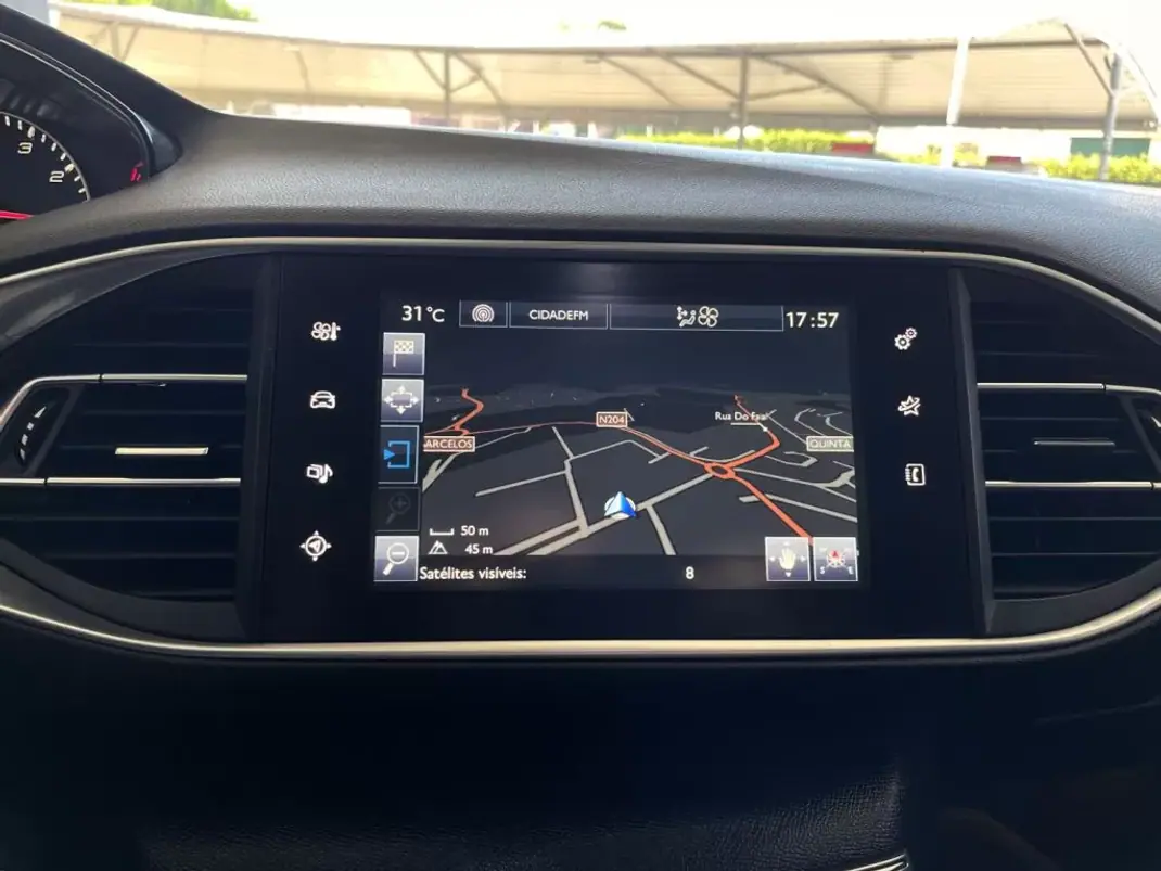 Peugeot 308 2015 - 12500 EUR, 144858 km - AUTO.MOTO.pt - 144858km - foto 38 de 73