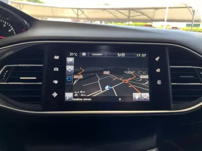 Peugeot 308 2015 - 12500 EUR, 144858 km - AUTO.MOTO.pt - 144858km - foto 38 de 73