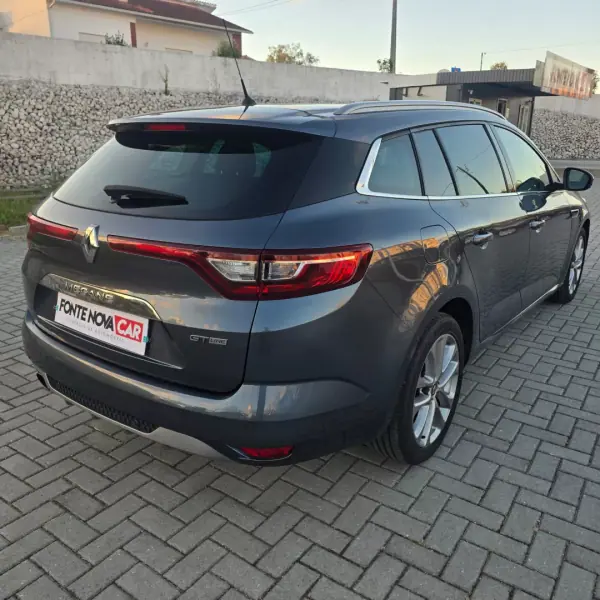 Renault Mégane Sport Tourer 2018 - 14950 EUR, 127252 km - AUTO.MOTO.pt - 127252km - foto 21 de 21