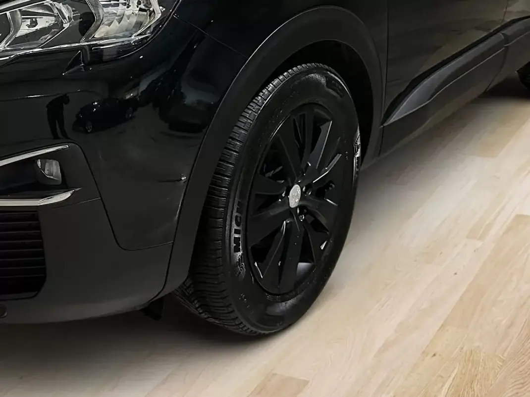 Peugeot 3008 2016 - 13800 EUR, 207000 km - AUTO.MOTO.pt - 207000km - foto 6 de 16