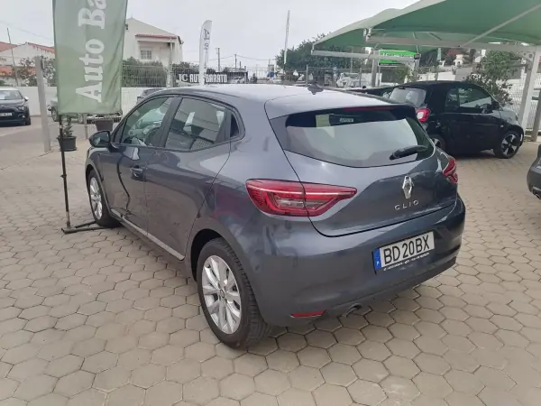 Renault Clio 2021 - 16800 EUR, 21450 km - AUTO.MOTO.pt - 21450km - foto 4 de 11