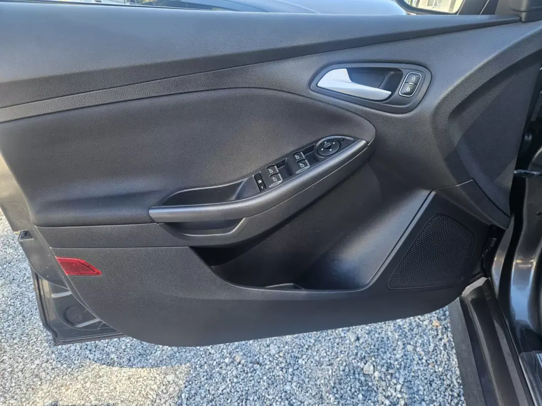 Ford Focus C-Max 2018 - 14500 EUR, 108000 km - 108000km - foto 26 de 37
