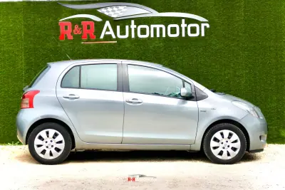 Toyota Yaris 2006 - 6900 EUR, 198000 km - AUTO.MOTO.pt - 198000km - foto 7 de 24