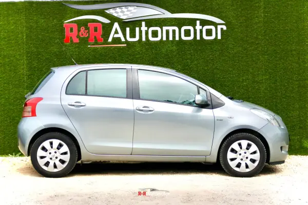 Toyota Yaris 2006 - 6900 EUR, 198000 km - AUTO.MOTO.pt - 198000km - foto 7 de 24
