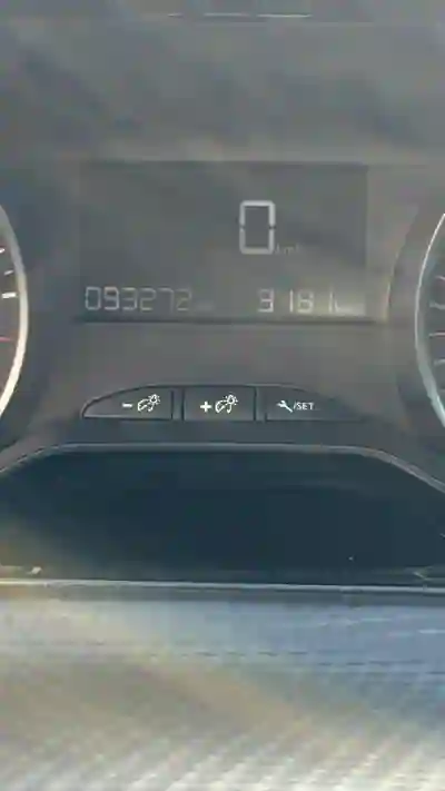 Peugeot 208 2019 - 8900 EUR, 93300 km - AUTO.MOTO.pt - 93300km - foto 7 de 10