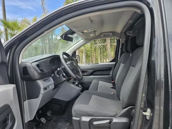 Citroën Jumpy 2017 - 13500 EUR, 245000 km - AUTO.MOTO.pt - 245000km - foto 10 de 11