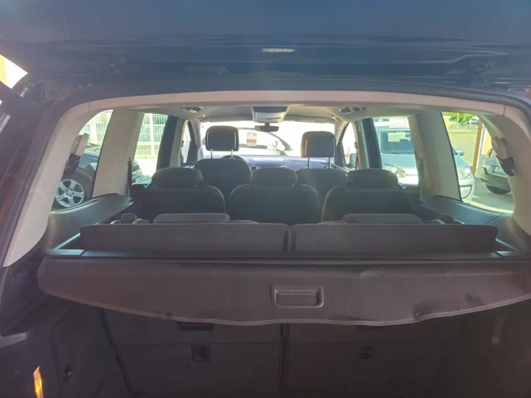 Volkswagen Sharan 2016 - 21500 EUR, 111800 km - AUTO.MOTO.pt - 111800km - foto 11 de 15