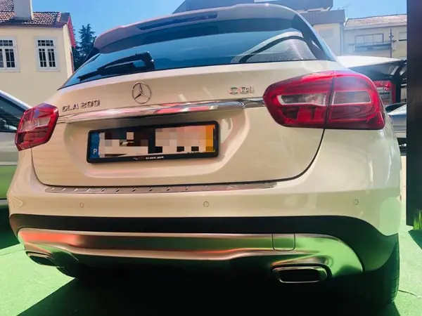 Mercedes-Benz GLA 200 2014 - 20000 EUR, 200000 km - AUTO.MOTO.pt - 200000km - foto 7 de 24