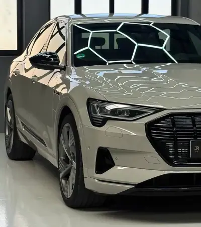 Audi Q8 e-Tron Sportback 2021 - 33950 EUR, 159218 km - AUTO.MOTO.pt - 159218km - foto 12 de 28