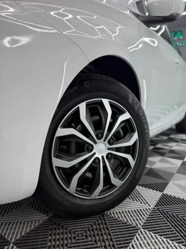 Renault Zoe 2020 - 16750 EUR, 11800 km - AUTO.MOTO.pt - 11800km - foto 3 de 25