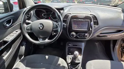 Renault Captur 2017 - 12990 EUR, 101000 km - AUTO.MOTO.pt - 101000km - foto 11 de 19