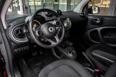 Smart ForTwo Coupé 2019 - 12900 EUR, 70638 km - AUTO.MOTO.pt - 70638km - foto 23 de 28