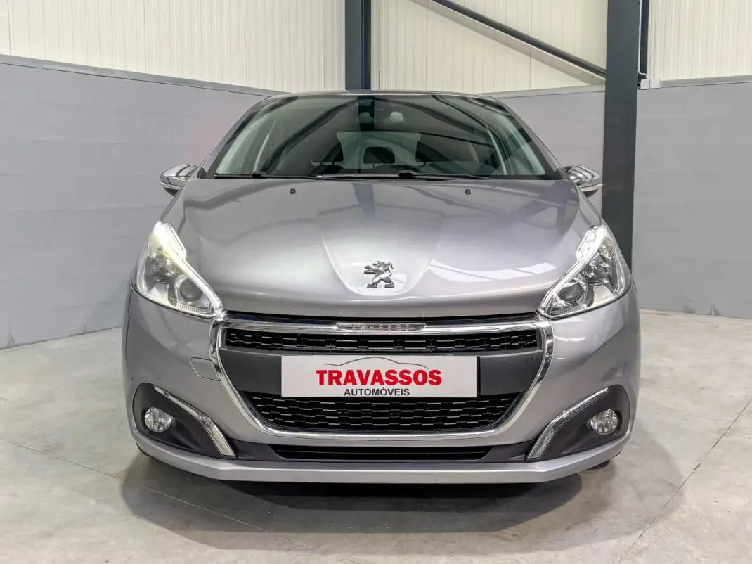 Peugeot 208 2019 - 12200 EUR, 165480 km - AUTO.MOTO.pt - 165480km - foto 2 de 12