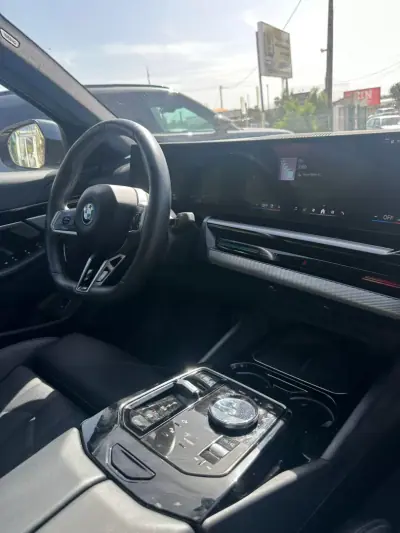 BMW 530e 2025 - 56900 EUR, 12000 km - 12000km - foto 12 de 13