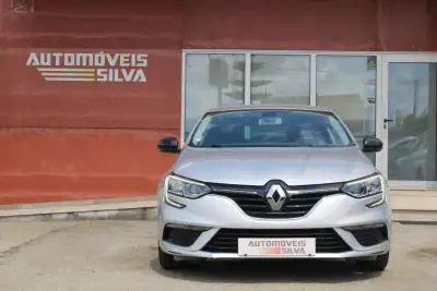 Renault Mégane 2020 - 13990 EUR, 180000 km - AUTO.MOTO.pt - 180000km - foto 5 de 29