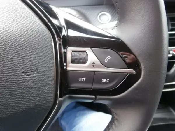 Peugeot e-208 2021 - 18000 EUR, 85265 km - AUTO.MOTO.pt - 85265km - foto 22 de 40