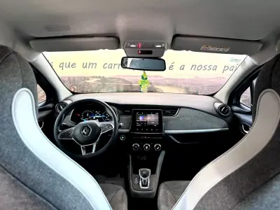 Renault Zoe 2020 - 17900 EUR, 71943 km - AUTO.MOTO.pt - 71943km - foto 15 de 24