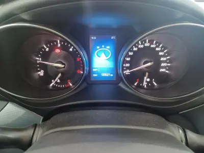 Toyota Avensis Touring Sports 2016 - 15980 EUR, 120621 km - AUTO.MOTO.pt - 120621km - foto 13 de 45