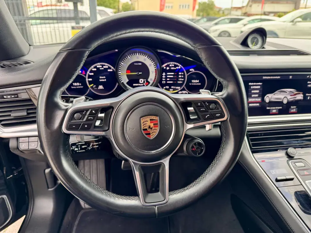 Porsche Panamera 2019 - 75990 EUR, 69000 km - AUTO.MOTO.pt - 69000km - foto 11 de 17